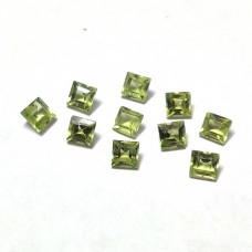 Peridot 4x4mm square facet 0.45 cts
